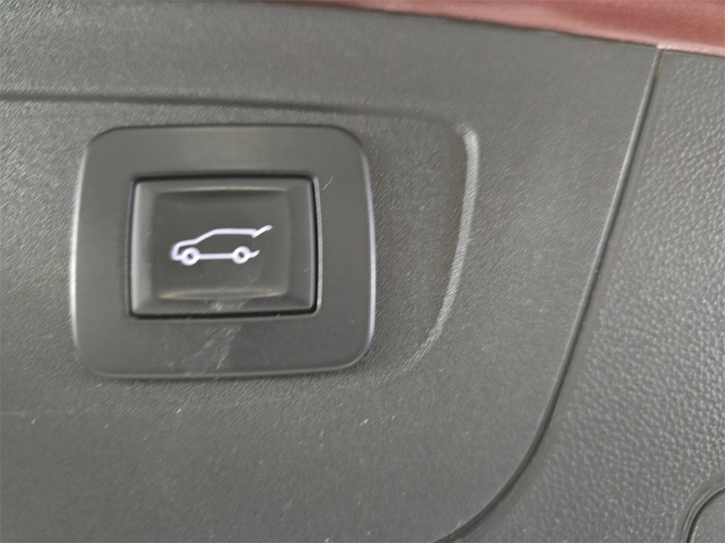 Used 2018 Buick Regal Essence w/ Driver Confidence Package #1 image 16