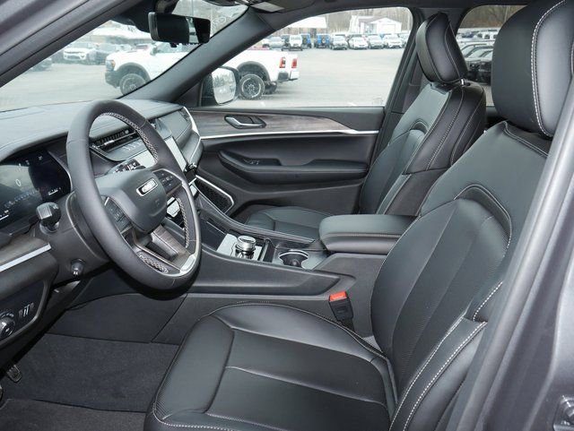 New 2026 Jeep Grand Cherokee Limited w/ Luxury Tech Group II AWD/4WD image 2