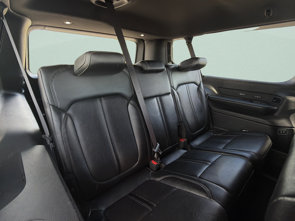 Used 2024 Jeep Wagoneer L Series II RWD image 12
