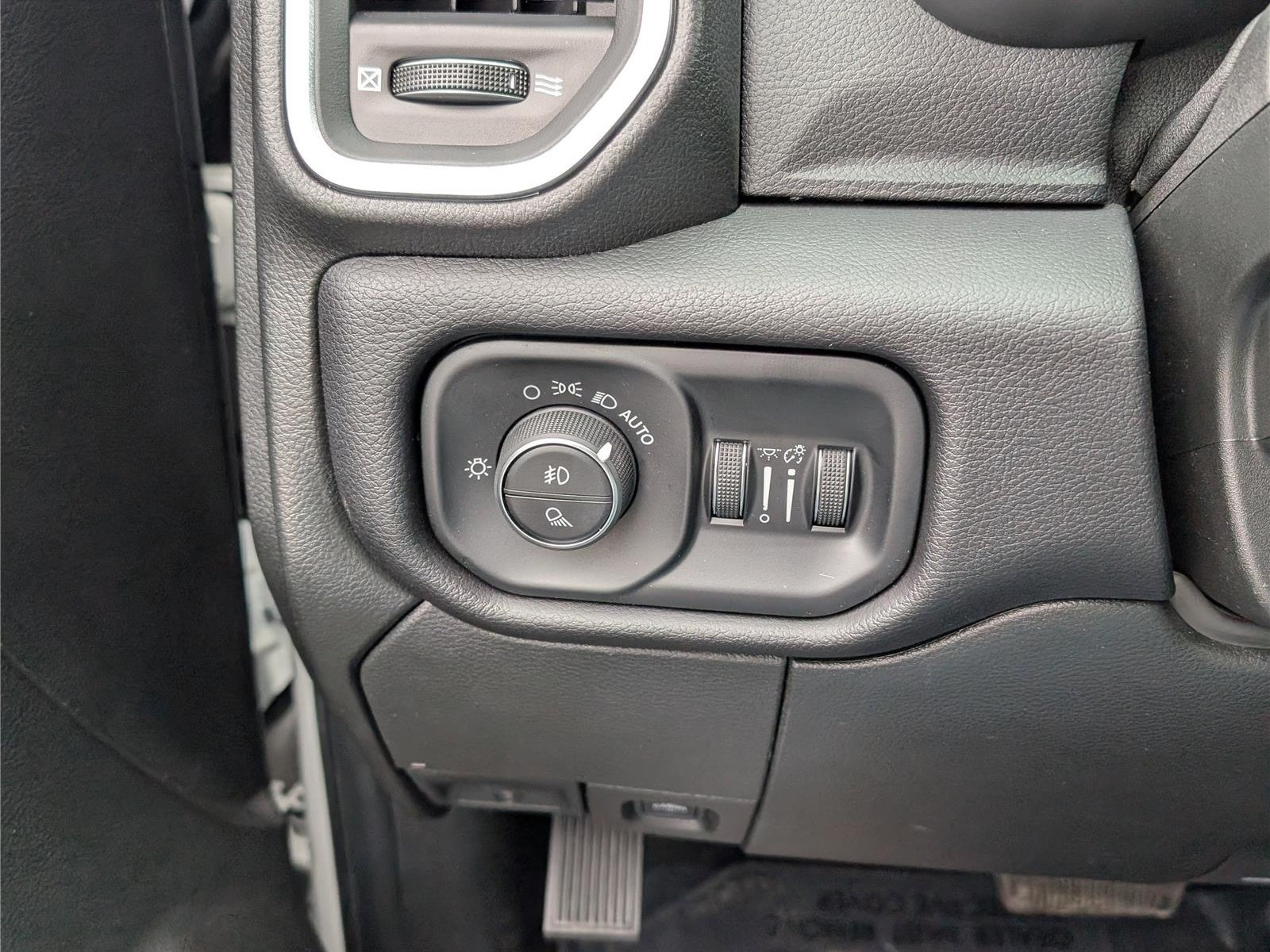 Used 2024 RAM 2500 Laramie w/ Chrome Bumper Package AWD/4WD image 22