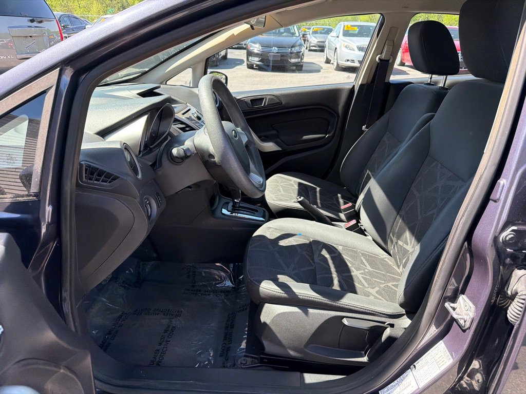 Used 2012 Ford Fiesta SE FWD image 9