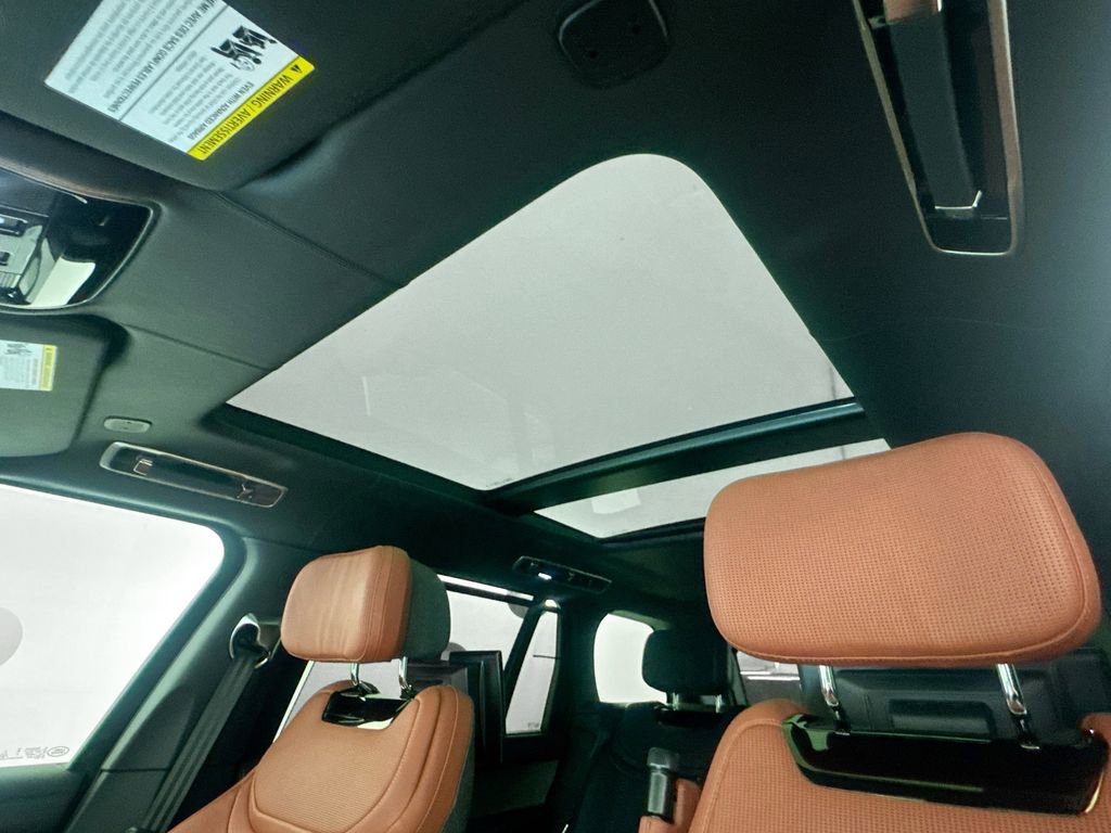 New 2026 Land Rover Range Rover SV image 21