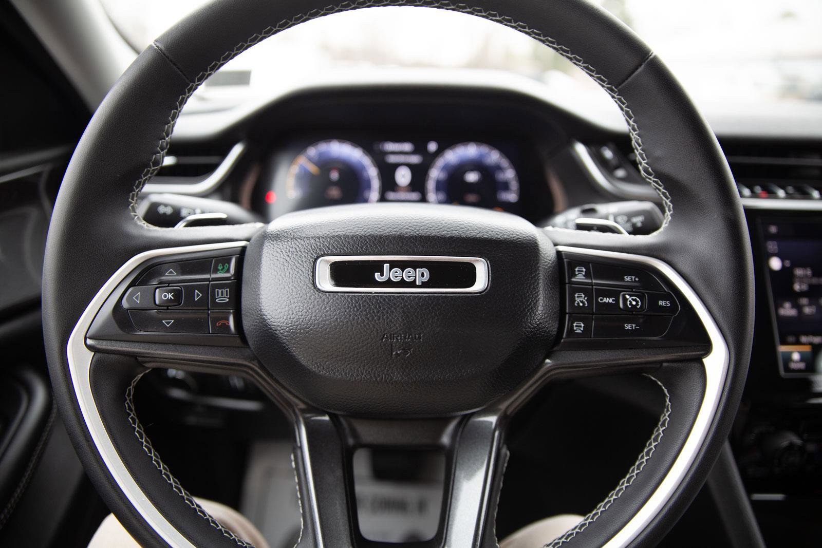 Used 2023 Jeep Grand Cherokee Laredo image 11