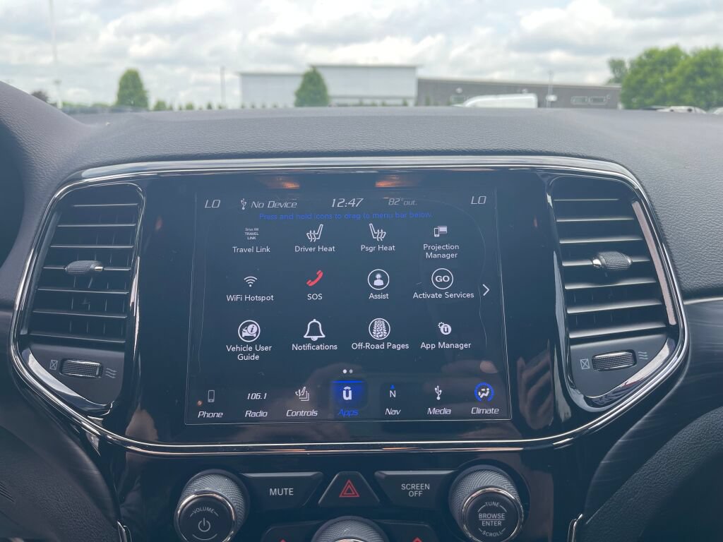 Used 2019 Jeep Grand Cherokee Altitude AWD/4WD image 10