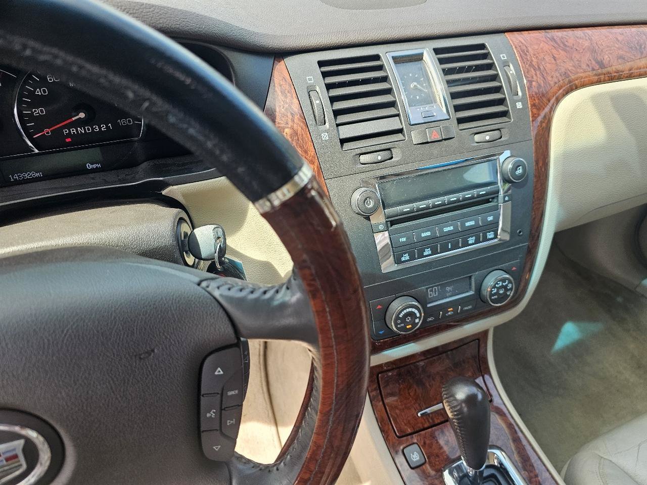 Used 2007 Cadillac DTS Luxury I w/ Trunk Convenience Package FWD image 25