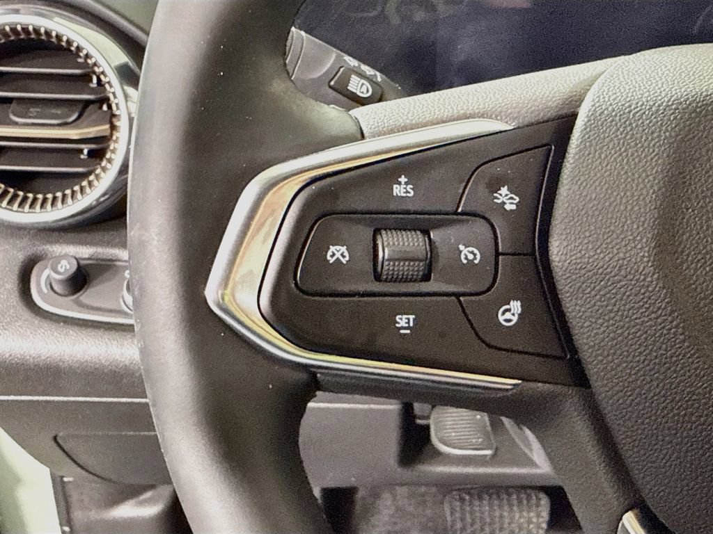 Used 2025 Chevrolet Trax ACTIV FWD image 19