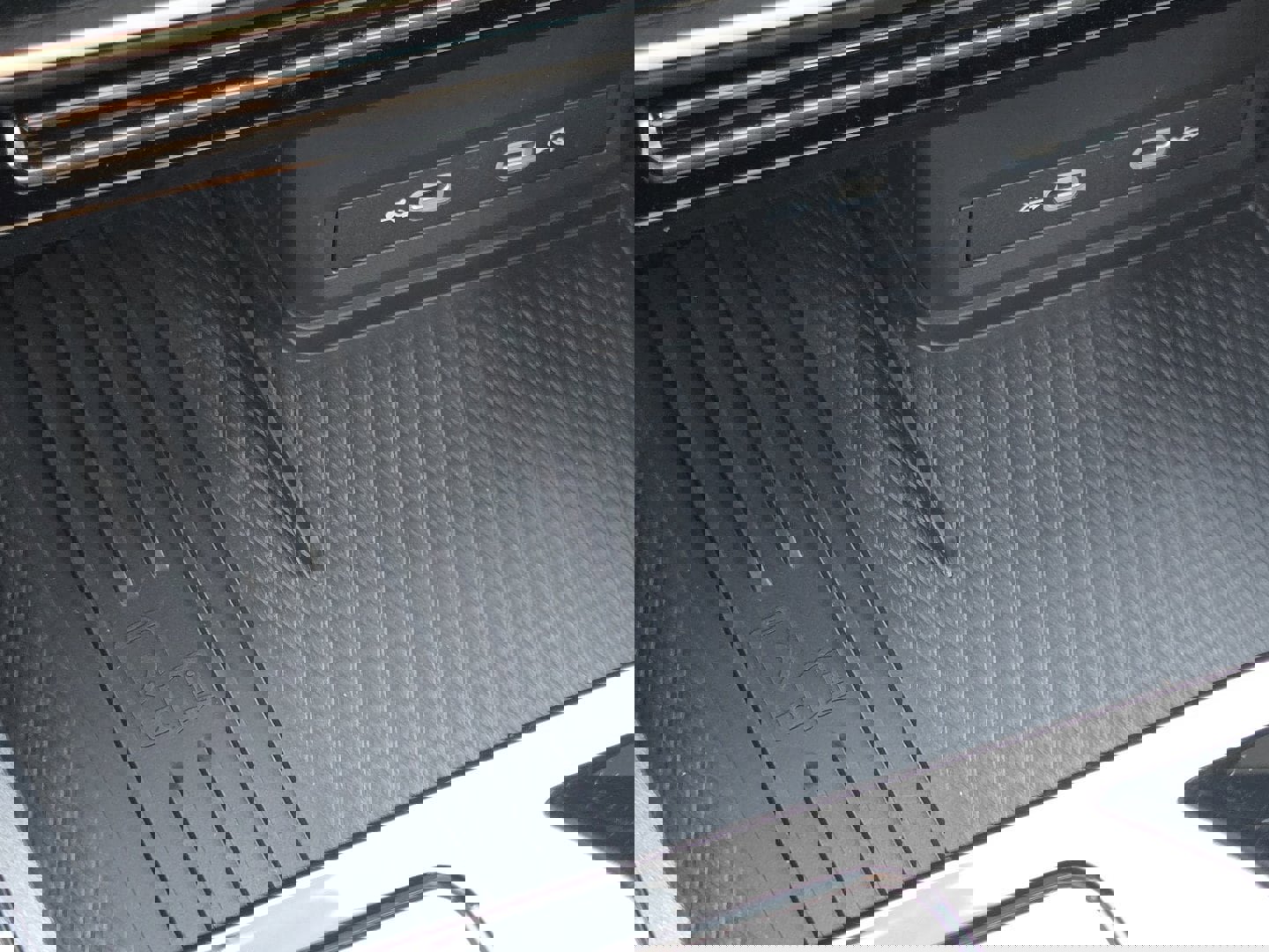 Certified 2025 Volkswagen Atlas Cross Sport SEL R-Line AWD/4WD image 8