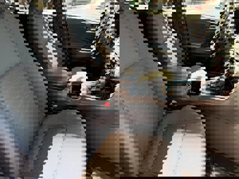 Used 2022 Toyota RAV4 SE w/ SE Grade Weather Package AWD/4WD image 15