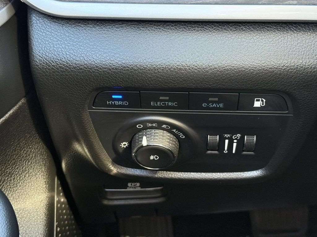 Used 2023 Jeep Grand Cherokee 4WD 4xe w/ Luxury Tech Group II image 27