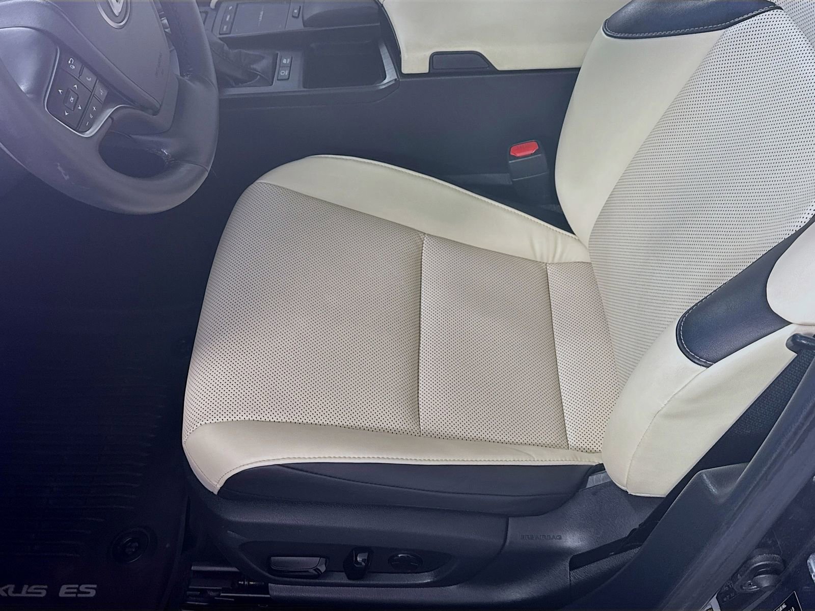 Used 2022 Lexus ES 300h w/ Premium Package image 9