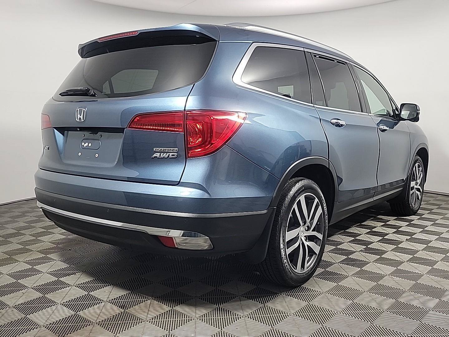 Certified 2017 Honda Pilot Touring image 3