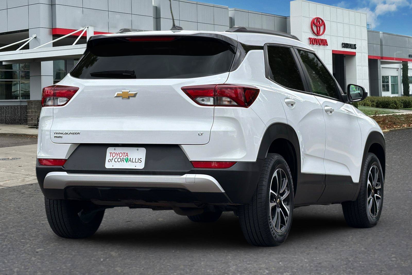 Used 2025 Chevrolet TrailBlazer LT AWD/4WD image 4
