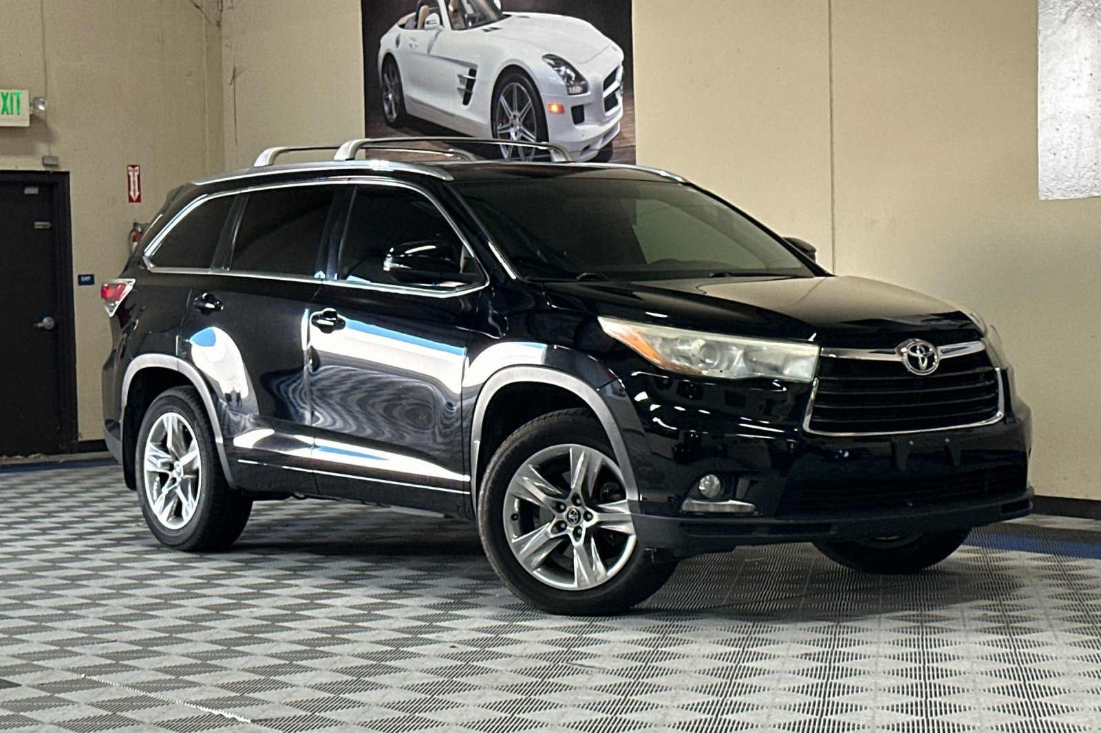 Used 2016 Toyota Highlander Limited AWD/4WD image 2