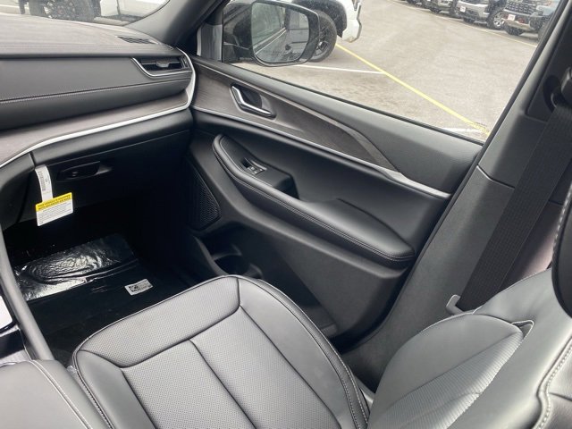 New 2025 Jeep Grand Cherokee Limited image 35