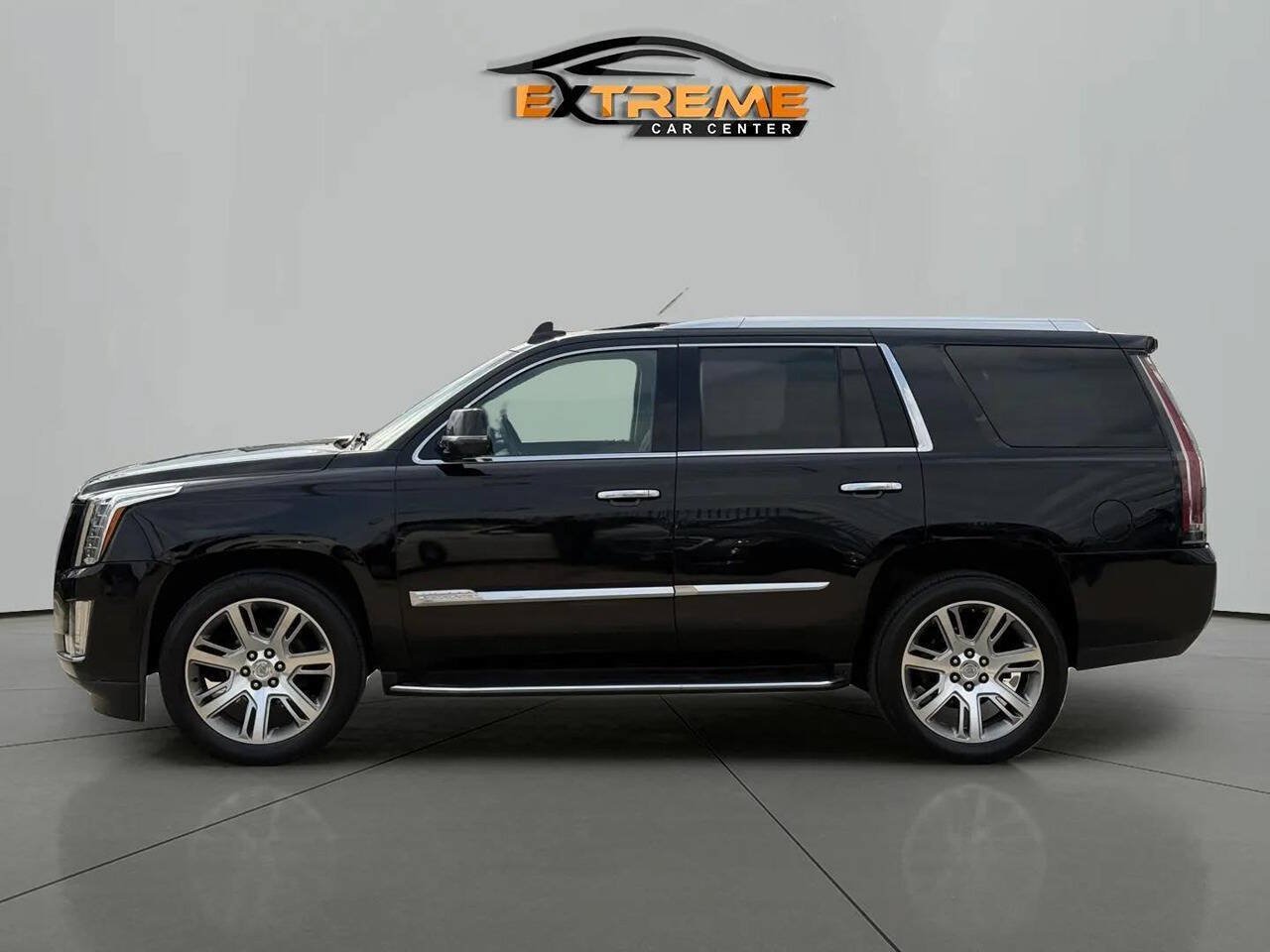 Used 2016 Cadillac Escalade Luxury AWD/4WD image 3