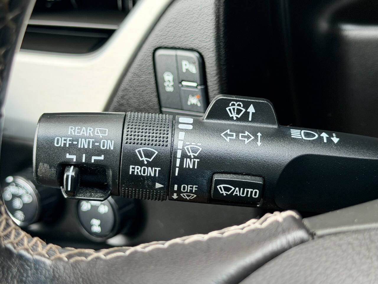 Used 2016 GMC Yukon XL SLE w/ Enhanced Driver Alert Package AWD/4WD image 38