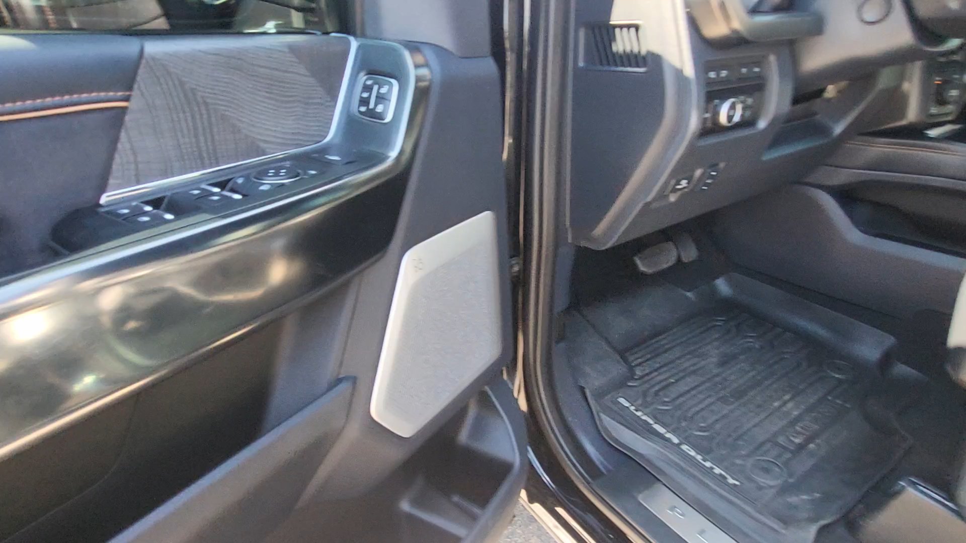 Used 2024 Ford F250 Platinum AWD/4WD image 16