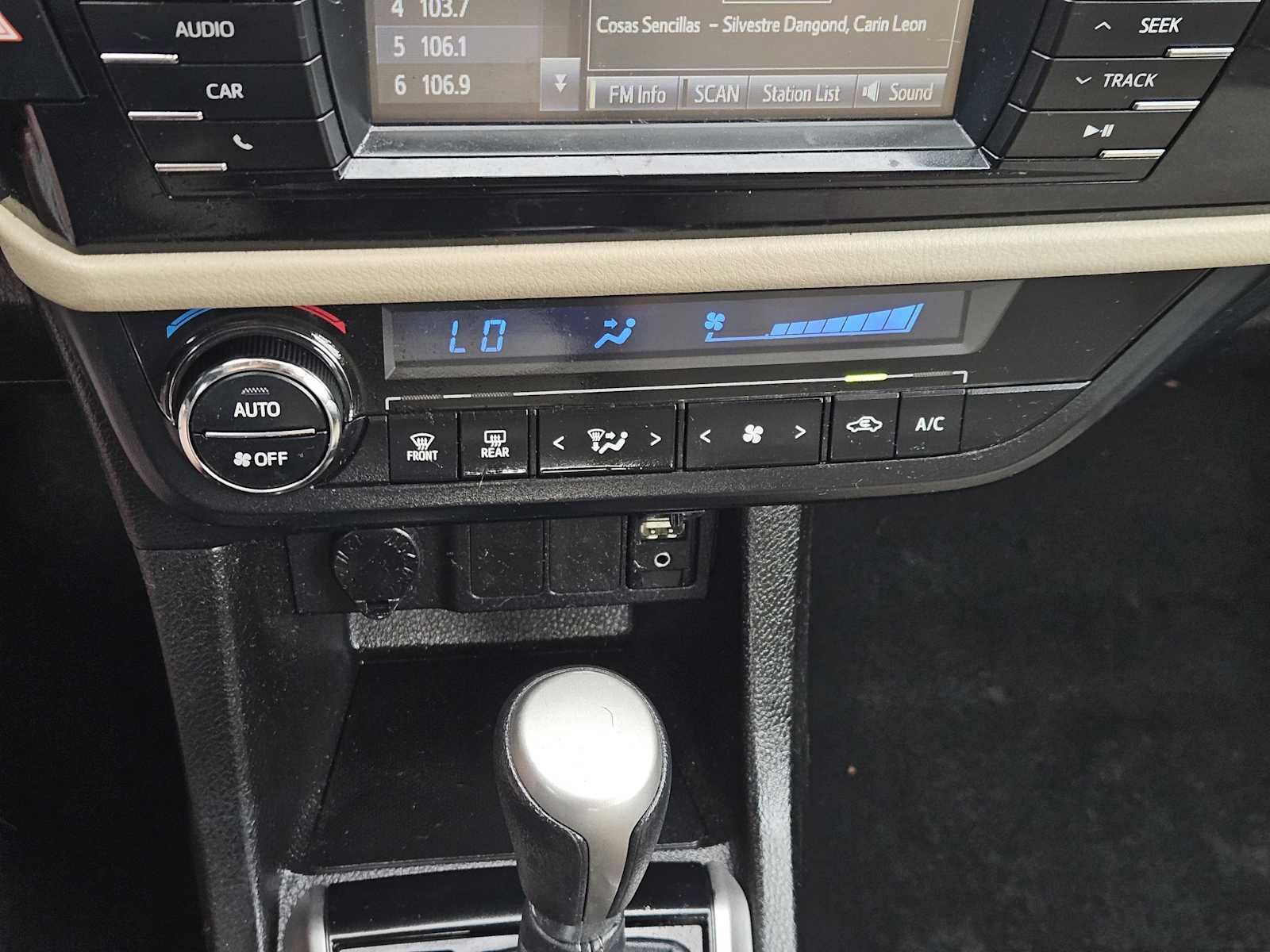 Used 2014 Toyota Corolla LE image 20