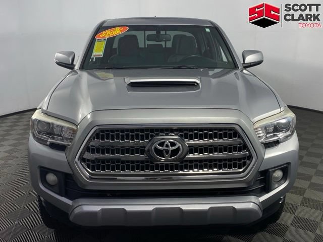 Used 2017 Toyota Tacoma TRD Sport w/ Premium & Technology Package AWD/4WD image 2
