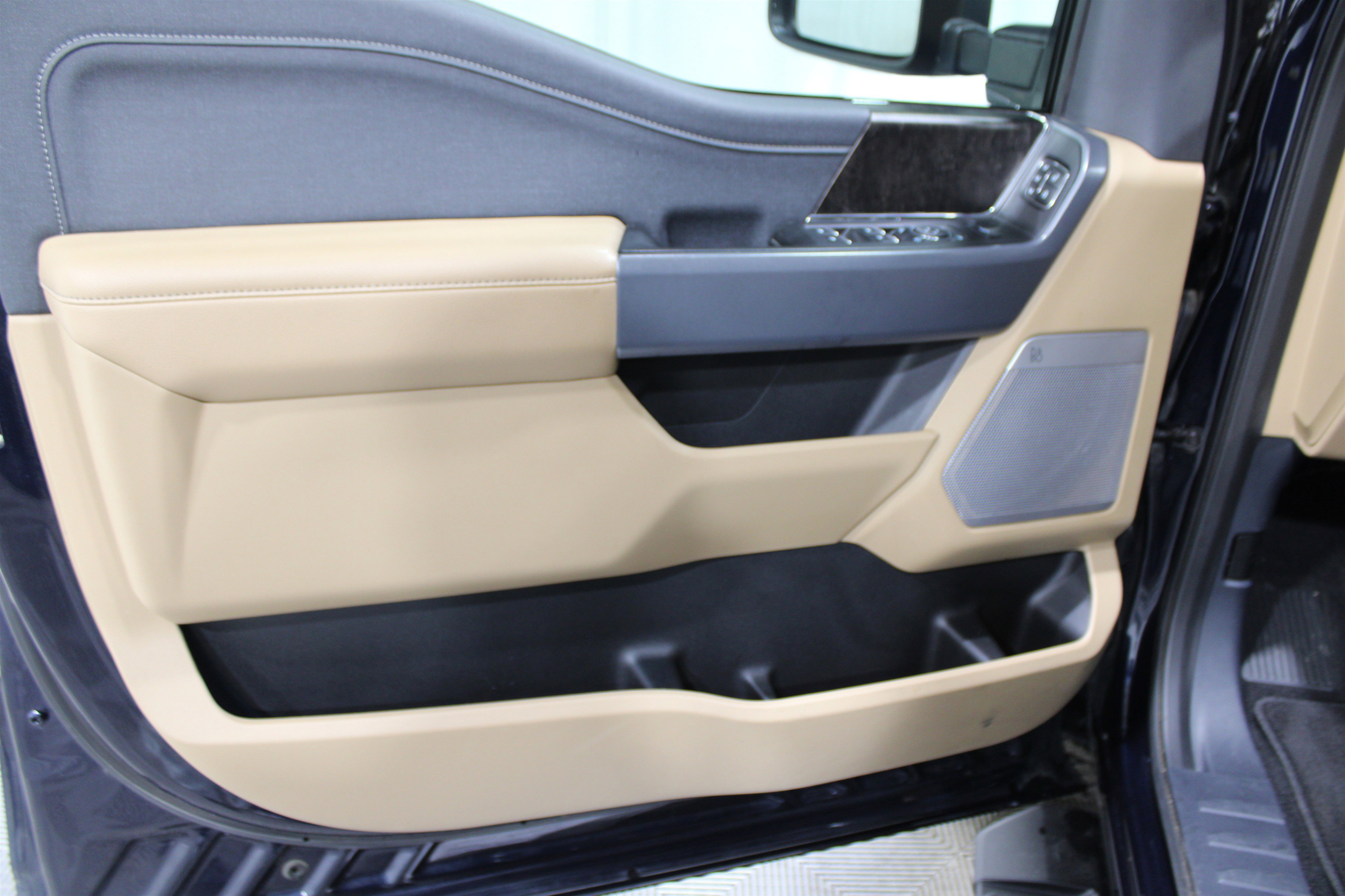 Used 2023 Ford F250 Lariat w/ Lariat Ultimate Package image 5