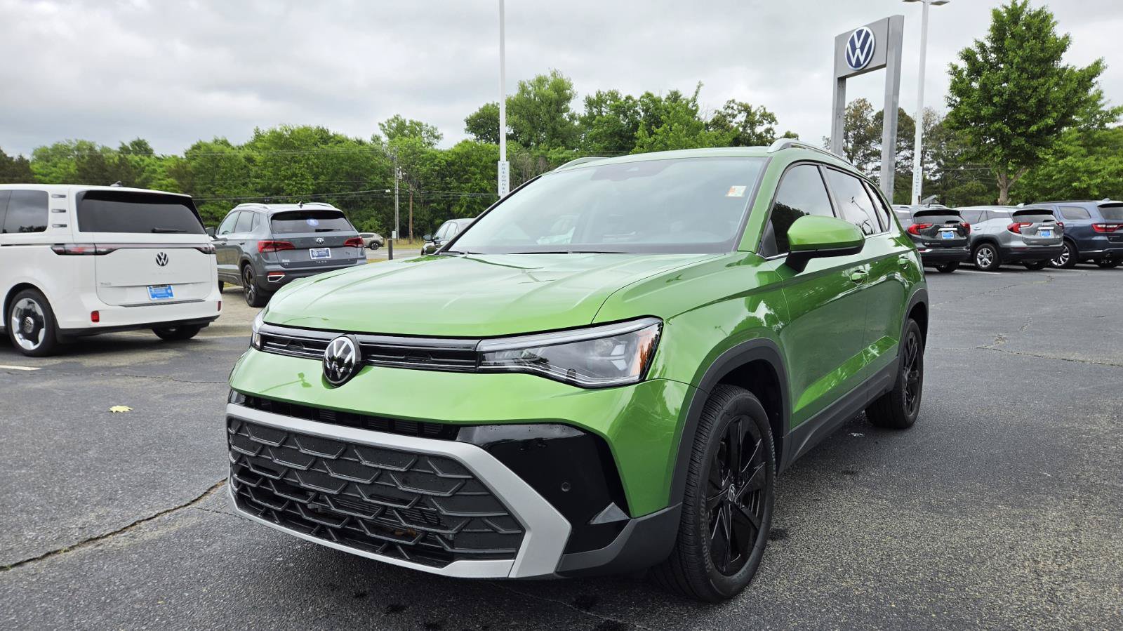 Certified 2025 Volkswagen Taos SE w/ Panoramic Sunroof Package FWD image 9