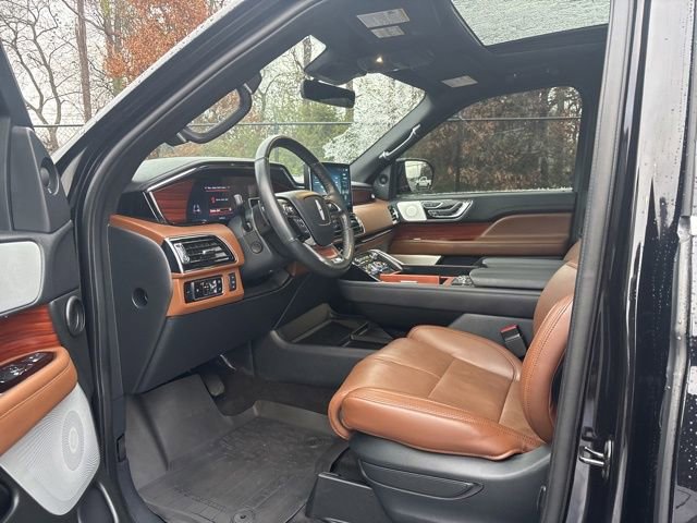 Certified 2024 Lincoln Navigator L Reserve AWD/4WD image 14
