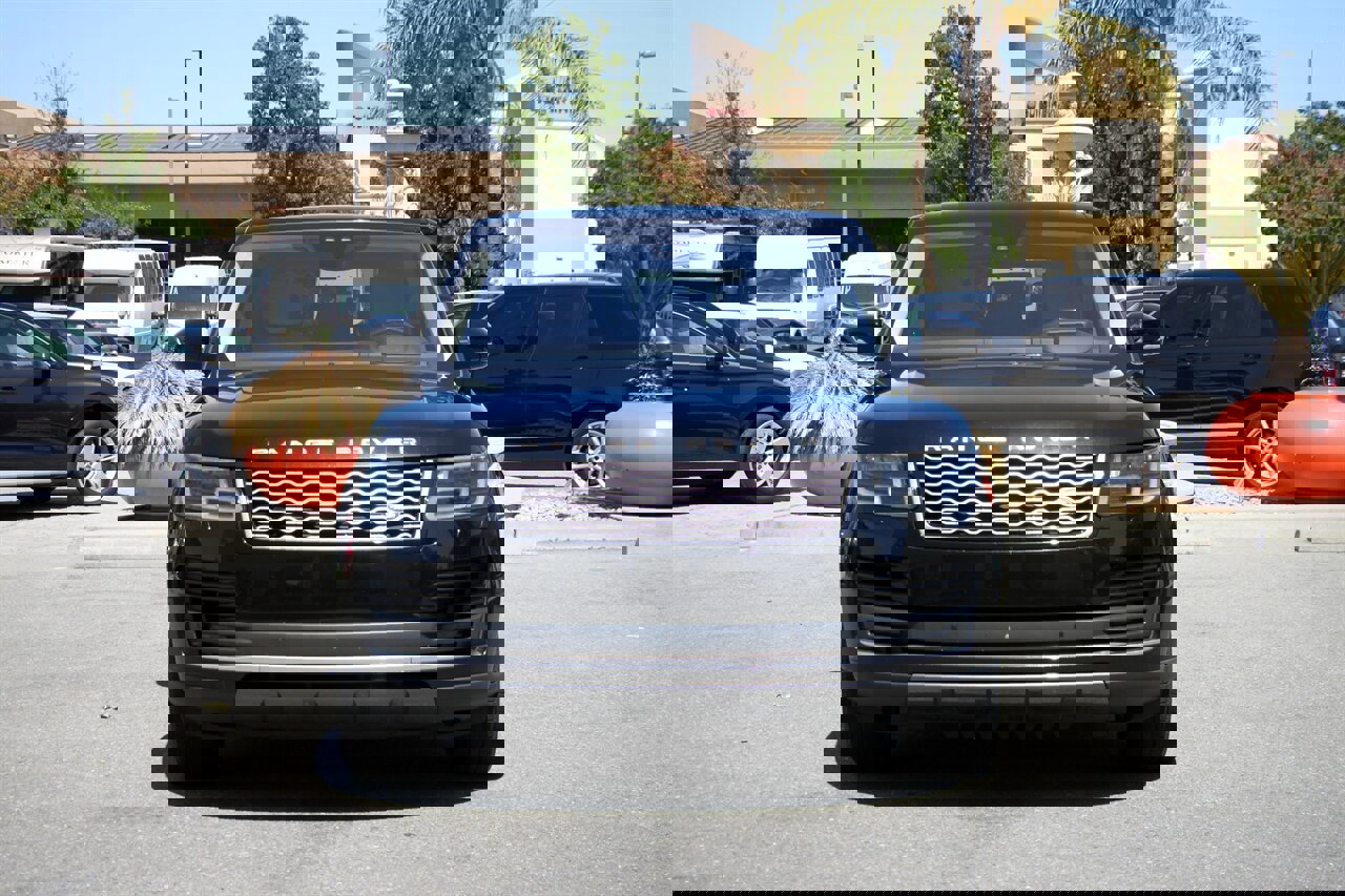 Used 2018 Land Rover Range Rover HSE image 2