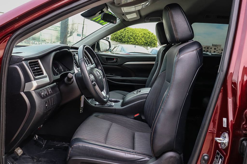 Used 2019 Toyota Highlander Plus image 17