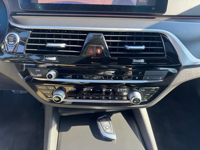 Used 2023 BMW M550i xDrive AWD/4WD image 27