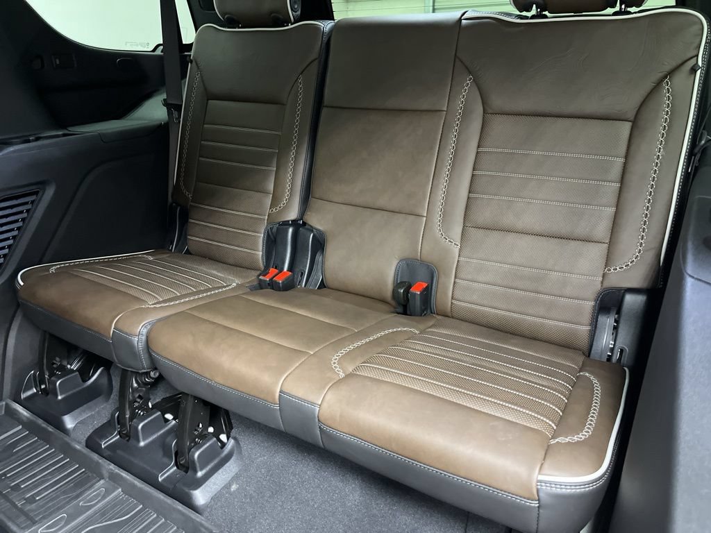 Used 2026 GMC Yukon Denali Ultimate w/ LPO, Floor Liner Package AWD/4WD image 24