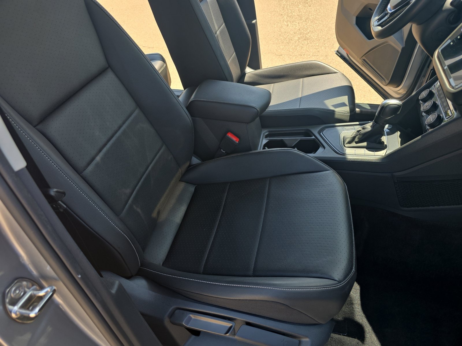 Used 2021 Volkswagen Tiguan SE FWD image 19