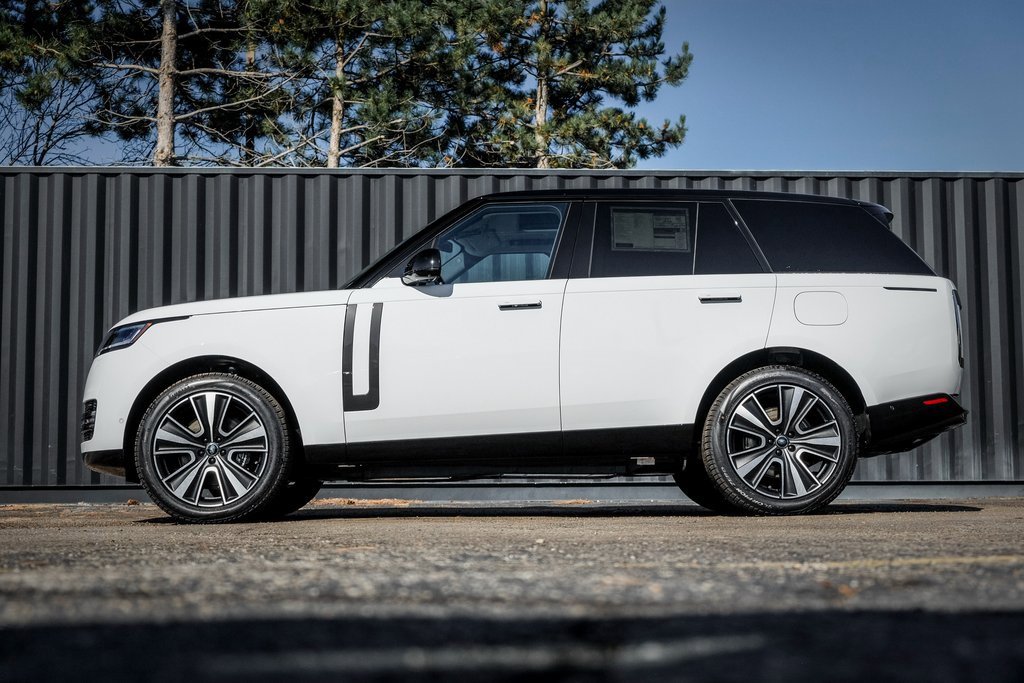New 2025 Land Rover Range Rover SE image 3