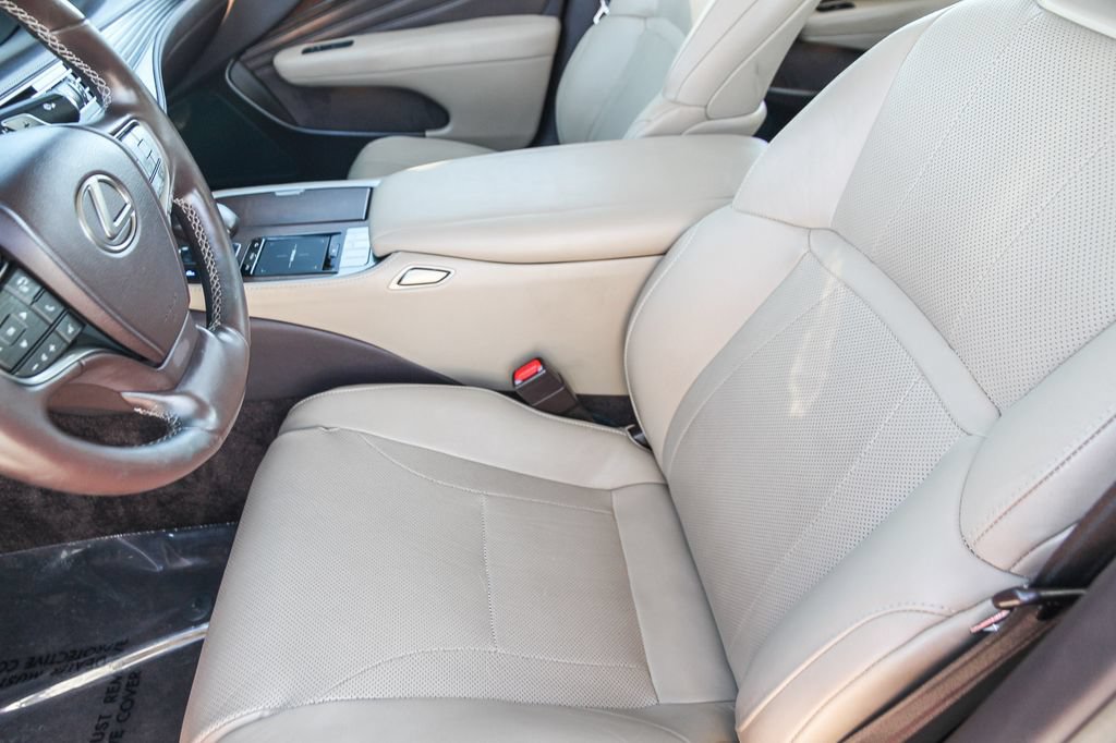 Used 2020 Lexus LS 500 w/ Accessory Package (Z1) RWD image 18