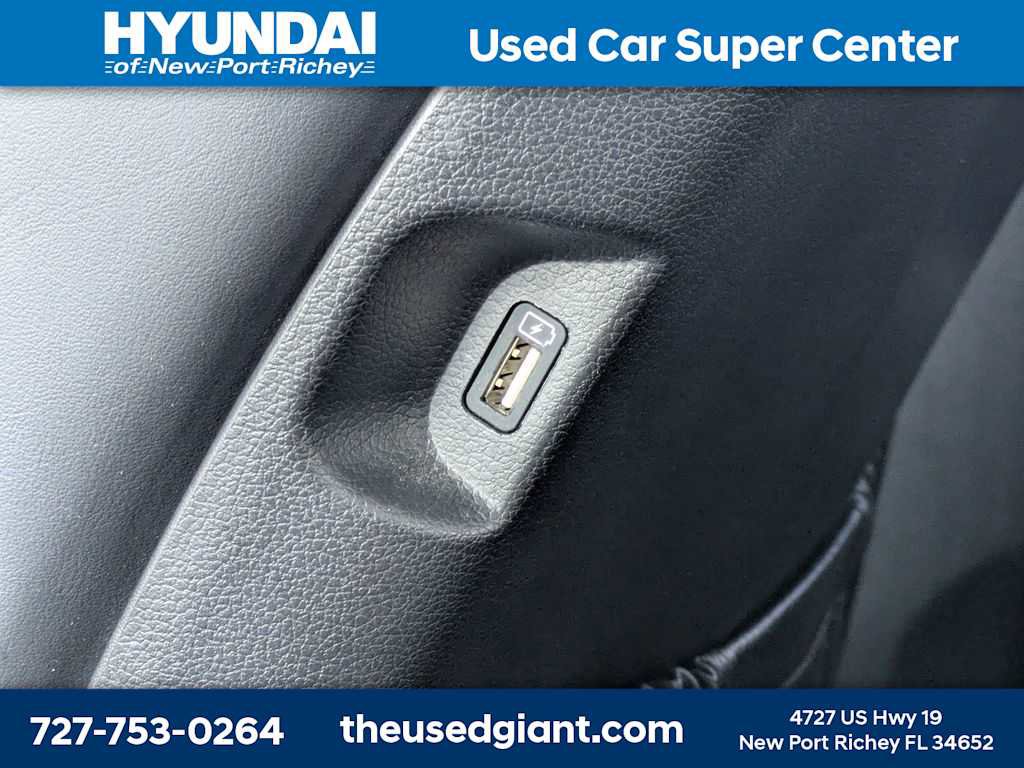 Used 2022 Hyundai Palisade Limited FWD image 19