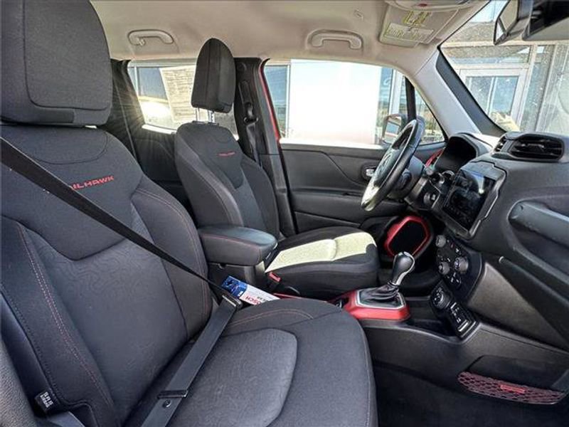 Used 2018 Jeep Renegade Trailhawk w/ UConnect 8.4 Nav Group image 10