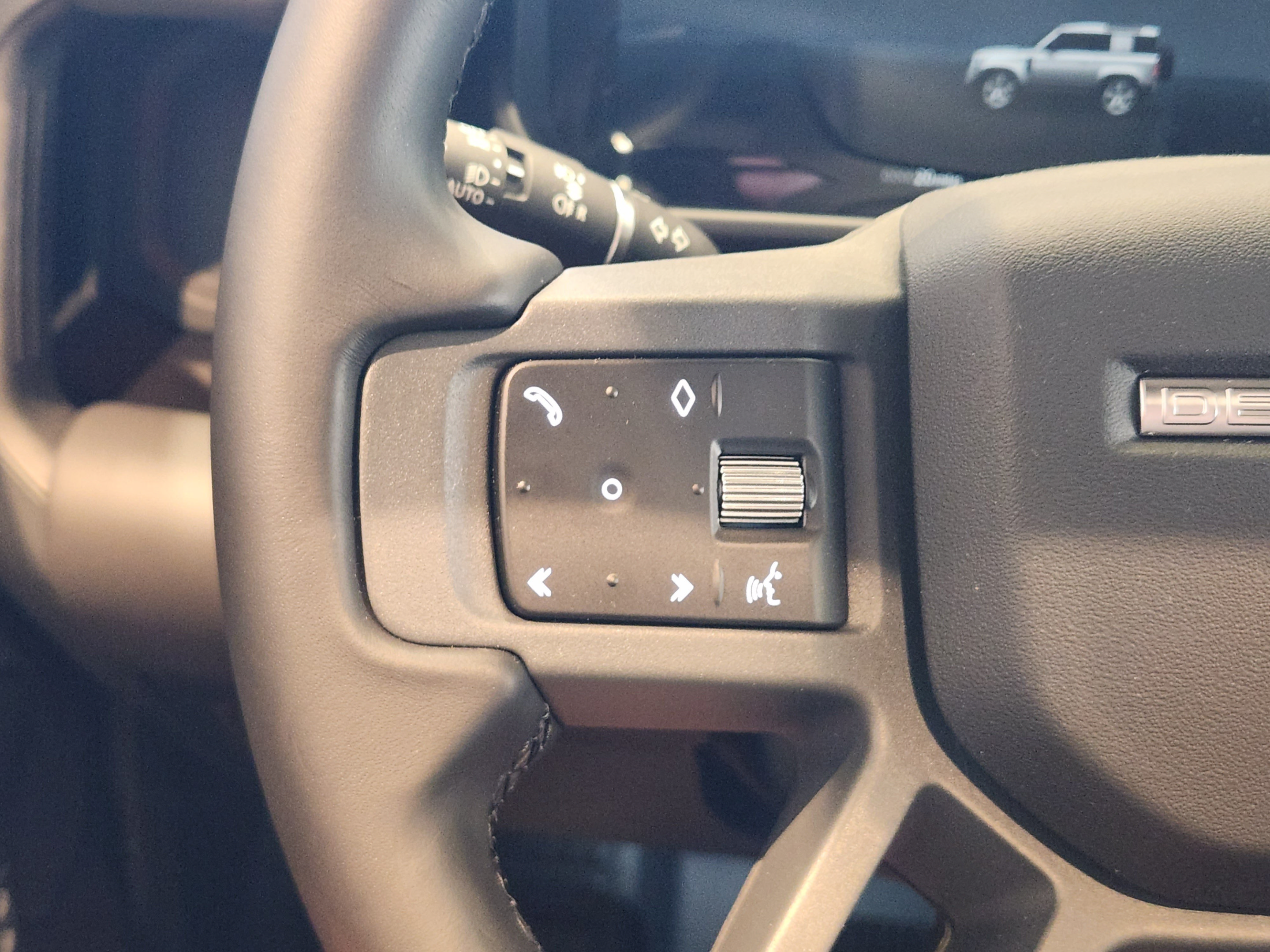 New 2026 Land Rover Defender 90 X-Dynamic SE AWD/4WD image 13
