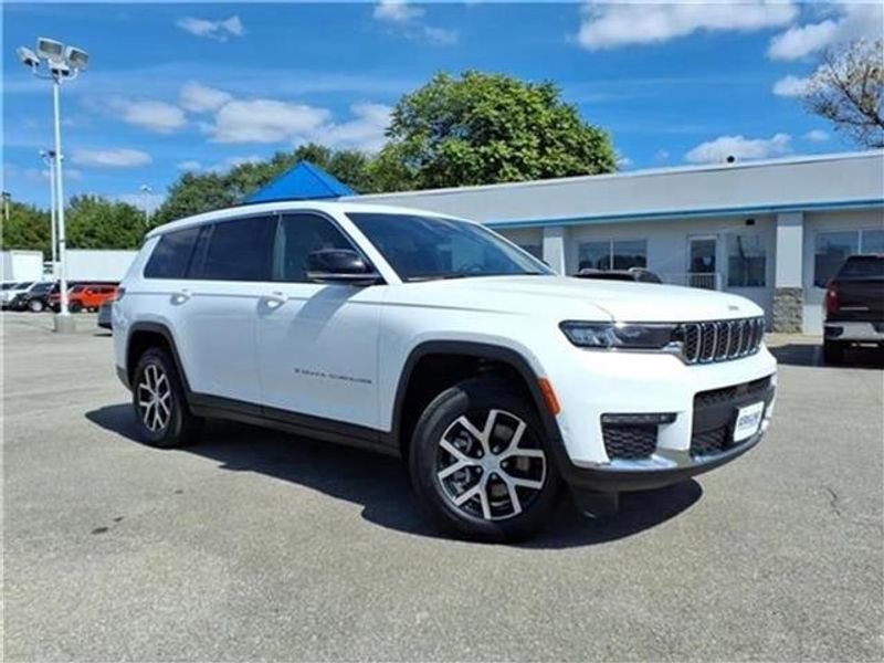 Used 2024 Jeep Grand Cherokee L Limited w/ Luxury Tech Group II image 36