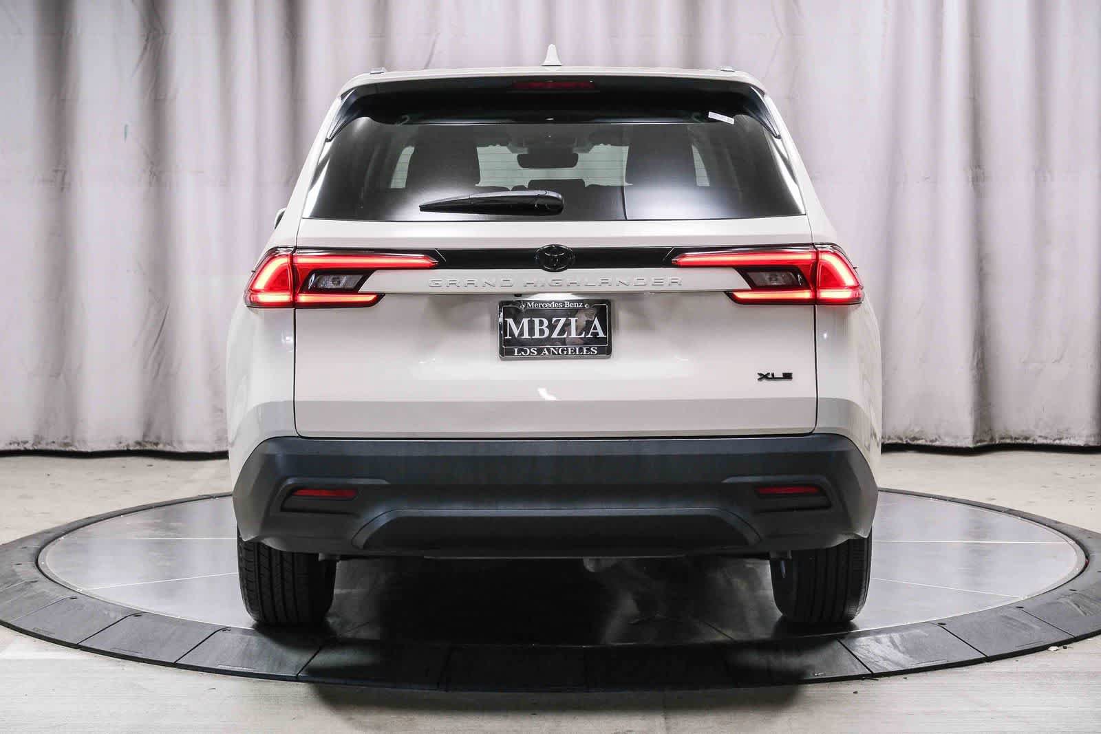 Used 2024 Toyota Grand Highlander FWD image 3