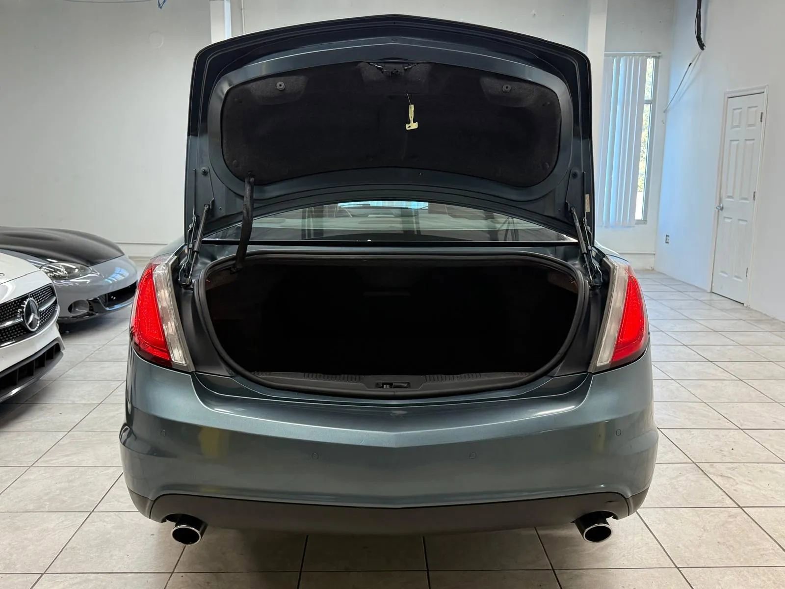 Used 2010 Lincoln MKS image 22