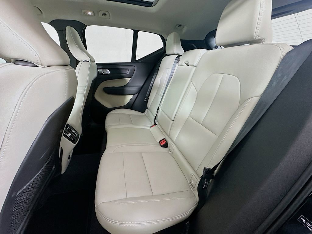Used 2025 Volvo XC40 B5 Ultra w/ Protection Package AWD/4WD image 4