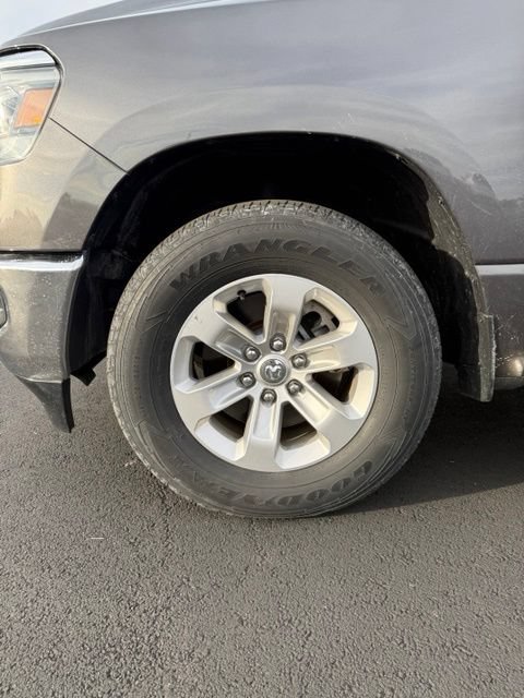 Used 2023 RAM 1500 Laramie AWD/4WD image 3