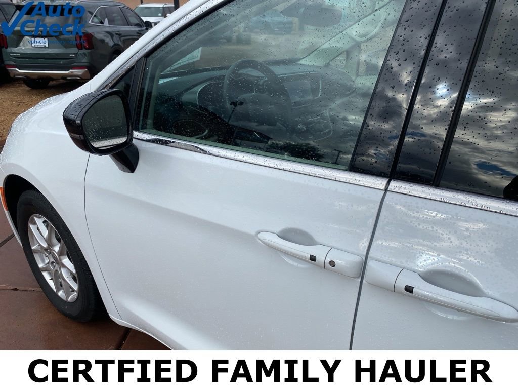 Used 2024 Chrysler Pacifica Touring-L FWD image 23