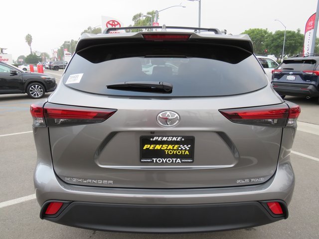 New 2026 Toyota Highlander XLE image 9