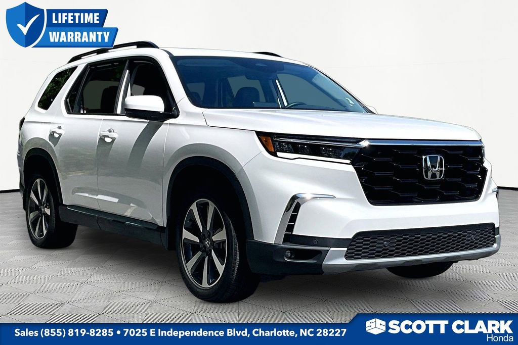Certified 2025 Honda Pilot Touring image 1