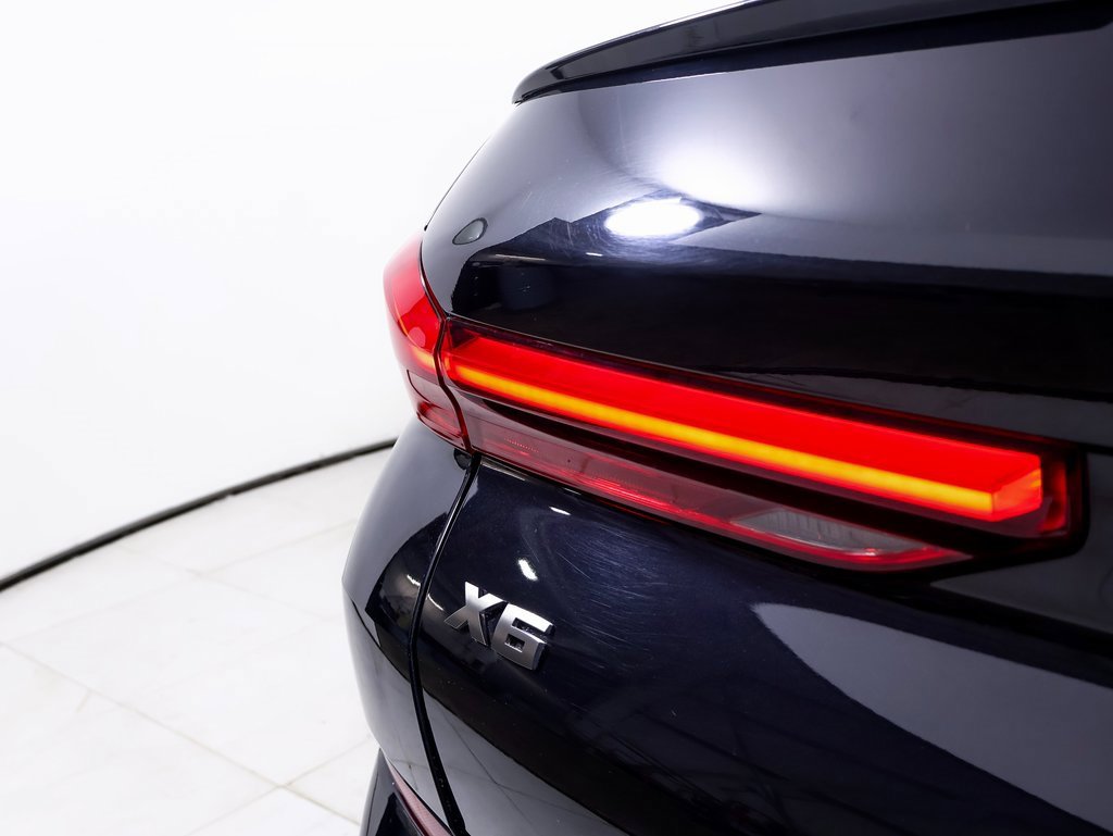 Used 2021 BMW X6 M50i image 10