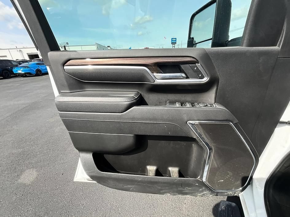 Used 2026 Chevrolet Silverado 3500 LT w/ All Star Edition AWD/4WD image 11