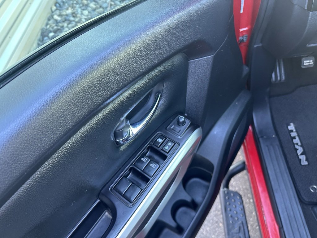 Used 2021 Nissan Titan SV w/ SV Convenience Package image 11