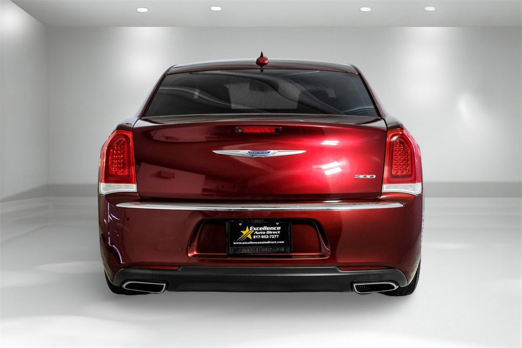 Used 2018 Chrysler 300 Touring L image 7