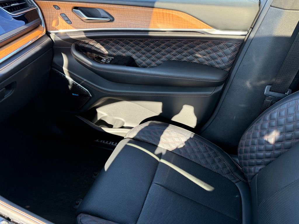 Used 2023 Jeep Grand Cherokee Summit image 25