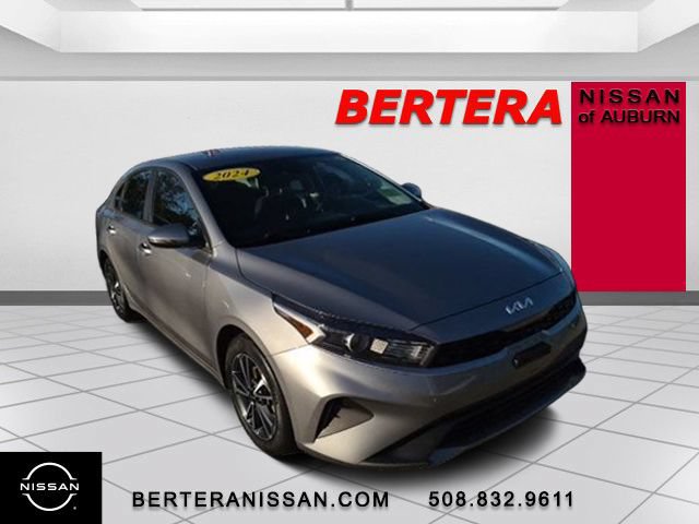 Used 2024 Kia Forte LXS w/ LXS Technology Package FWD image 4